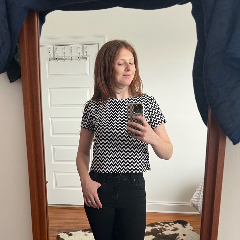 A’Gaci Black & White Zig Zag Pattern Top